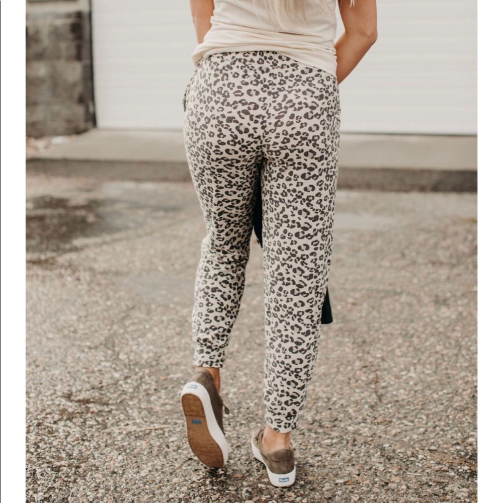 Leopard Joggers * - Picture 3 of 6